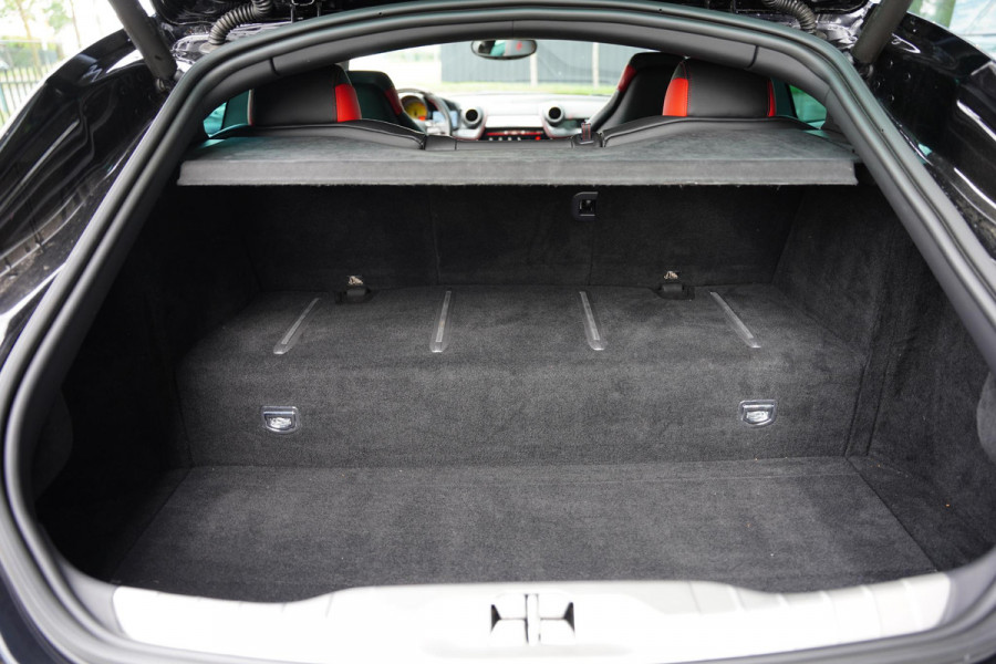 Ferrari GTC4 Lusso T 3.9 V8 / Atelier Car / Passenger Display