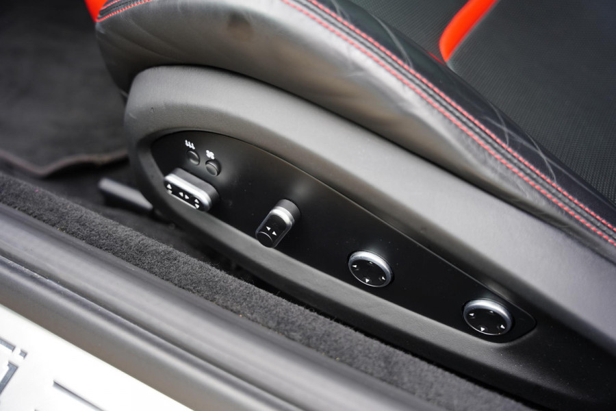 Ferrari GTC4 Lusso T 3.9 V8 / Atelier Car / Passenger Display