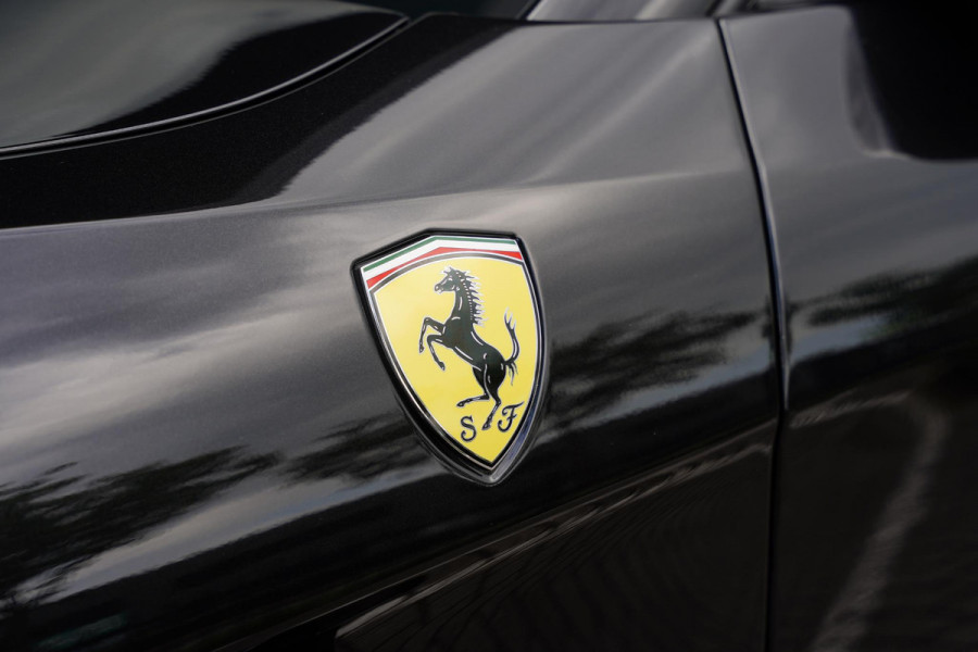 Ferrari GTC4 Lusso T 3.9 V8 / Atelier Car / Passenger Display