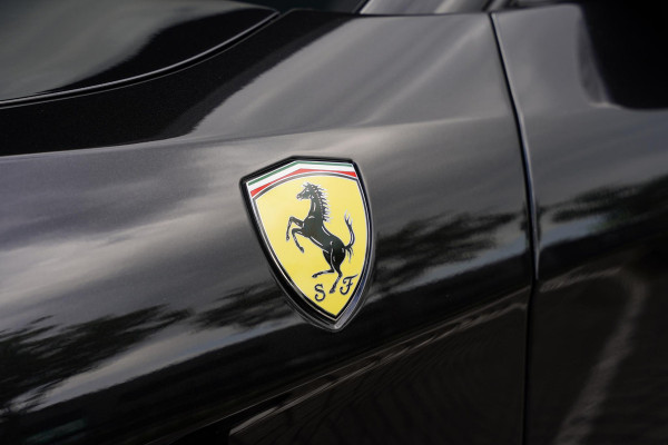 Ferrari GTC4 Lusso T 3.9 V8 / Atelier Car / Passenger Display