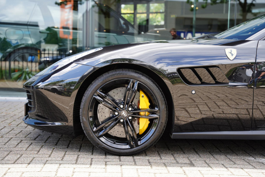 Ferrari GTC4 Lusso T 3.9 V8 / Atelier Car / Passenger Display