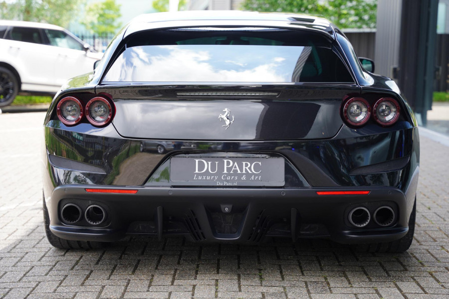 Ferrari GTC4 Lusso T 3.9 V8 / Atelier Car / Passenger Display