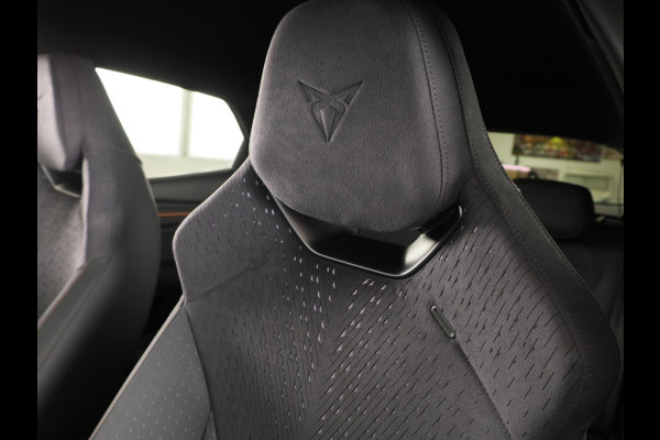 CUPRA Raval Performance First Edition 56 kWh 211PK| Sennheiser | Matrix Koplampen | Navigatie | 19 Inch LM | Smartlight Sfeerverlichting | Adaptieve Cruise Control |