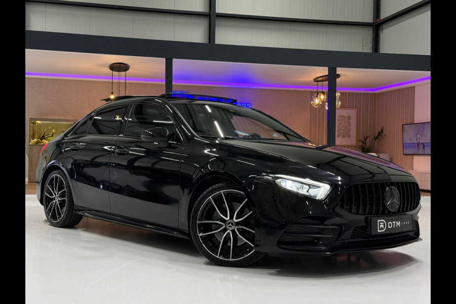 Mercedes-Benz A-Klasse 250 224pk Sedan AMG-Pakket Aut. | Panoramadak Sfeerverlichting | MBUX | LED
