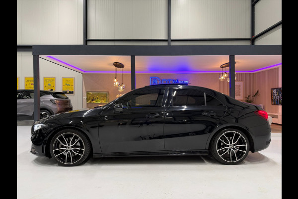 Mercedes-Benz A-Klasse 250 224pk Sedan AMG-Pakket Aut. | Panoramadak Sfeerverlichting | MBUX | LED