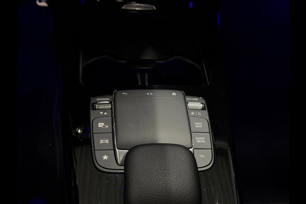 Mercedes-Benz A-Klasse 250 224pk Sedan AMG-Pakket Aut. | Panoramadak Sfeerverlichting | MBUX | LED