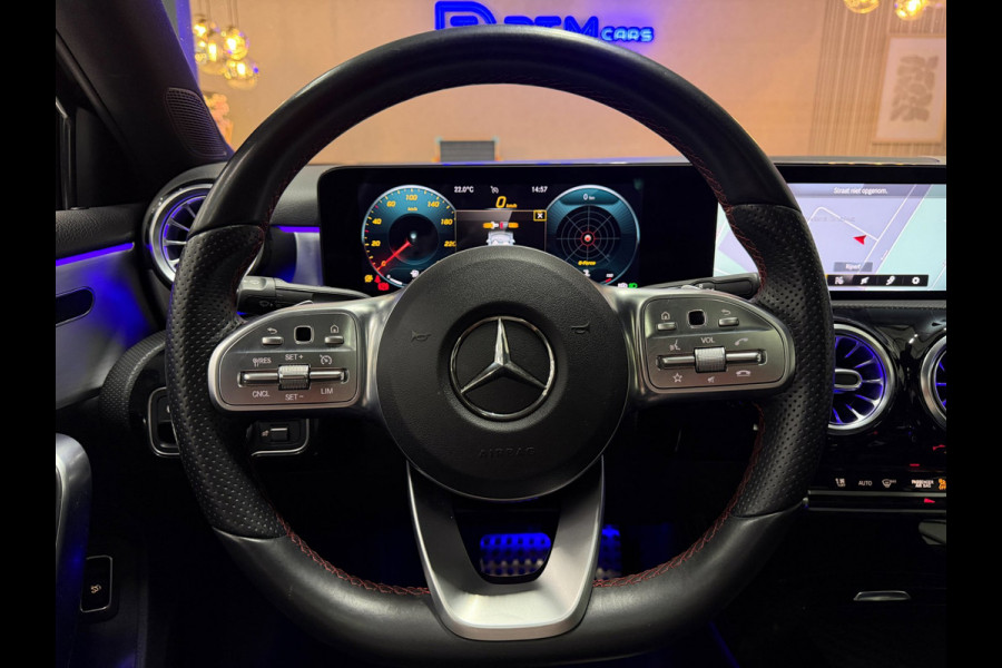 Mercedes-Benz A-Klasse 250 224pk Sedan AMG-Pakket Aut. | Panoramadak Sfeerverlichting | MBUX | LED