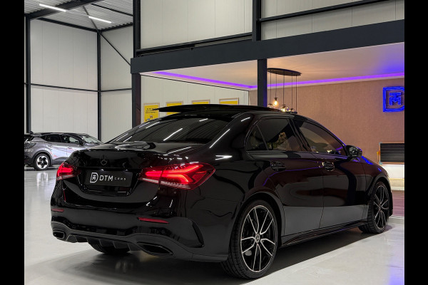 Mercedes-Benz A-Klasse 250 224pk Sedan AMG-Pakket Aut. | Panoramadak Sfeerverlichting | MBUX | LED