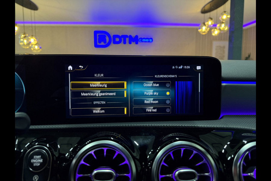 Mercedes-Benz A-Klasse 250 224pk Sedan AMG-Pakket Aut. | Panoramadak Sfeerverlichting | MBUX | LED