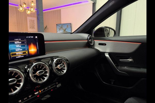 Mercedes-Benz A-Klasse 250 224pk Sedan AMG-Pakket Aut. | Panoramadak Sfeerverlichting | MBUX | LED