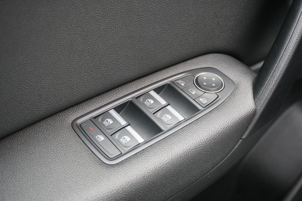 Renault Captur 1.6 E-Tech Plug-in Hybrid 160 Intens *DEALER ONDERHOUDEN* + CAMERA / APPLE CARPLAY