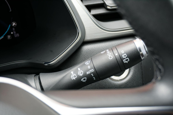 Renault Captur 1.6 E-Tech Plug-in Hybrid 160 Intens *DEALER ONDERHOUDEN* + CAMERA / APPLE CARPLAY