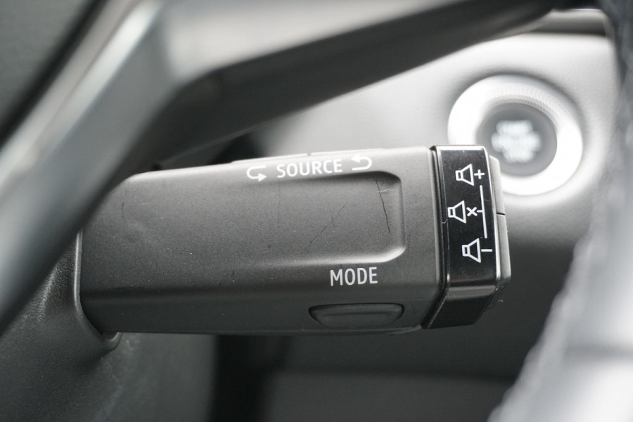 Renault Captur 1.6 E-Tech Plug-in Hybrid 160 Intens *DEALER ONDERHOUDEN* + CAMERA / APPLE CARPLAY