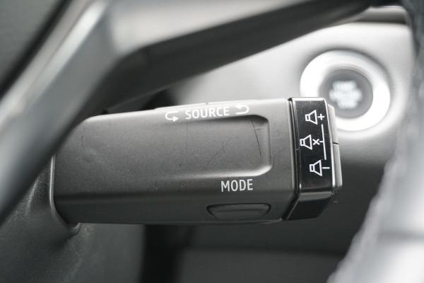 Renault Captur 1.6 E-Tech Plug-in Hybrid 160 Intens *DEALER ONDERHOUDEN* + CAMERA / APPLE CARPLAY