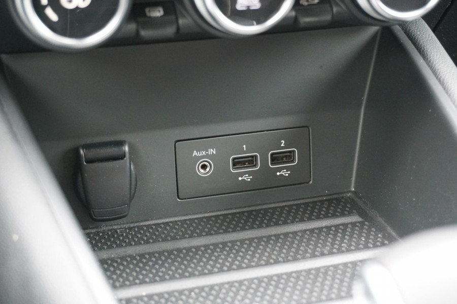 Renault Captur 1.6 E-Tech Plug-in Hybrid 160 Intens *DEALER ONDERHOUDEN* + CAMERA / APPLE CARPLAY