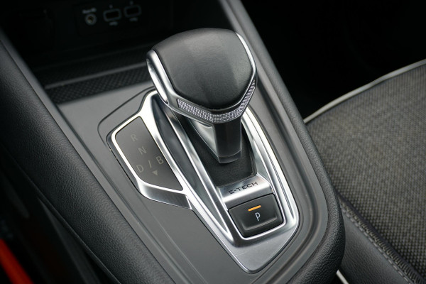 Renault Captur 1.6 E-Tech Plug-in Hybrid 160 Intens *DEALER ONDERHOUDEN* + CAMERA / APPLE CARPLAY