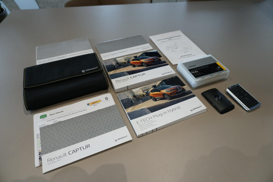 Renault Captur 1.6 E-Tech Plug-in Hybrid 160 Intens *DEALER ONDERHOUDEN* + CAMERA / APPLE CARPLAY