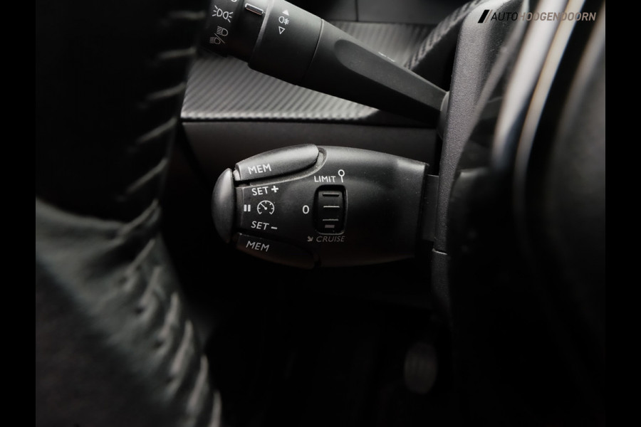 Peugeot 208 1.2 PureTech Allure Pack Sport (ACHTERUITRIJCAMERA,APPLE CARPLAY,LM-VELGEN,NAVIGATIE,CRUISE CONTROL,TOPCONDITIE)