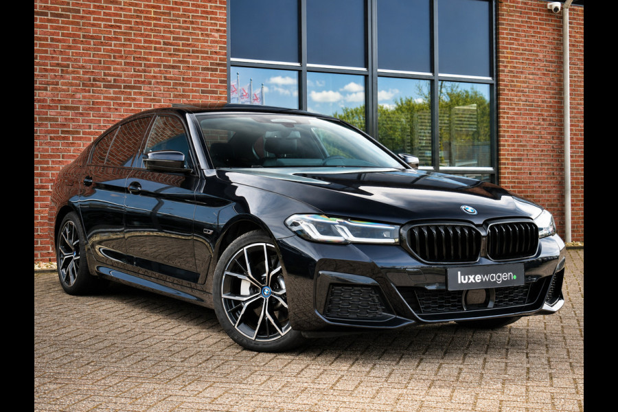 BMW 5 Serie 530e M-Sport Pano Trekh ACC HUD 360 Laser El-Klep