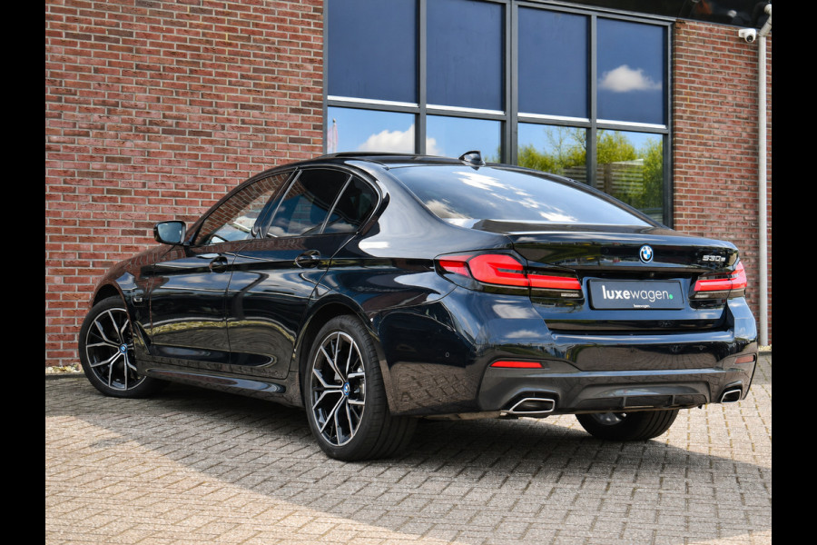 BMW 5 Serie 530e M-Sport Pano Trekh ACC HUD 360 Laser El-Klep
