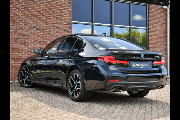 BMW 5 Serie 530e M-Sport Pano Trekh ACC HUD 360 Laser El-Klep