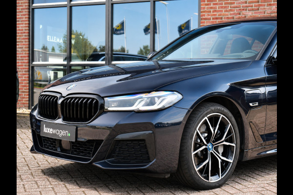 BMW 5 Serie 530e M-Sport Pano Trekh ACC HUD 360 Laser El-Klep
