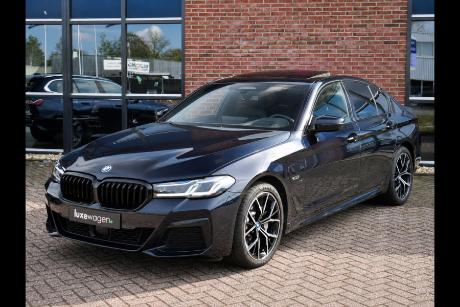 BMW 5 Serie 530e M-Sport Pano Trekh ACC HUD 360 Laser El-Klep