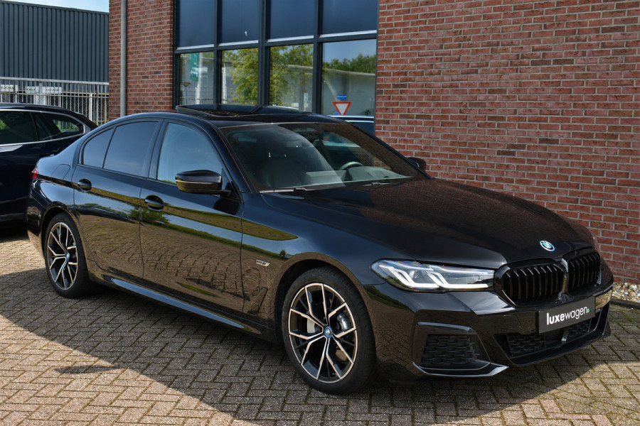 BMW 5 Serie 530e M-Sport Pano Trekh ACC HUD 360 Laser El-Klep
