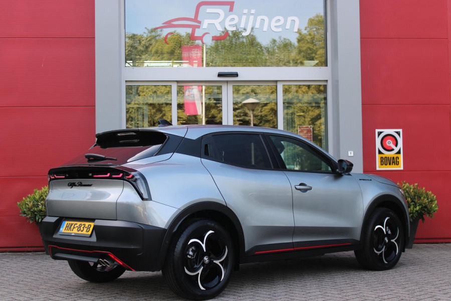 Alfa Romeo junior 1.2 Turbo 145PK Hybrid IBRIDA SPECIALE | TECHNO PACK: LEX MATRIX KOPLAMPEN/AUTOMATISCH DIMMENDE BINNENSPIEGEL/DRAADLOZE TELEFOONLADER/DODEHOEK DETECTIE/ELEKTRISCH BEDIENBARE ACHTERKLEP/KEYLESS ENTRY EN START/ADAPTIVE CRUISE CONTROL/ACHTERUITRIJ CAMERA | VOORRUIT VERWARMING | ELEKTRISCH BEDIENBARE BESTUURDERSSTOEL MET MASSAGE FUNCTIE | PARKEERSENSOREN VOOR + ACHTER | STOEL VERWARMING | CLIMATE CONTROL | DRAADLOZE APPLE CARPLAY/ANDROID AUTO | NAVIGATIE | 18" LICHTMETALEN VELGEN |