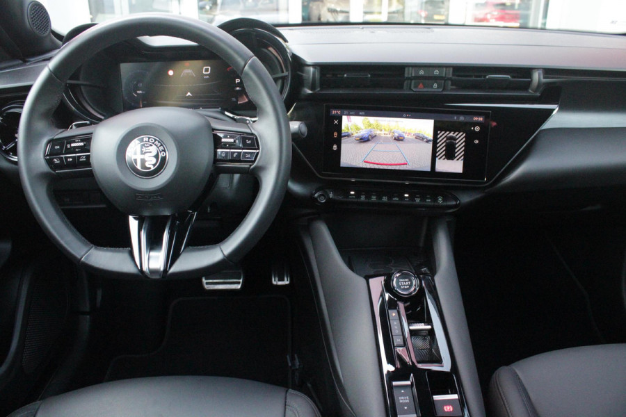 Alfa Romeo junior 1.2 Turbo 145PK Hybrid IBRIDA SPECIALE | TECHNO PACK: LEX MATRIX KOPLAMPEN/AUTOMATISCH DIMMENDE BINNENSPIEGEL/DRAADLOZE TELEFOONLADER/DODEHOEK DETECTIE/ELEKTRISCH BEDIENBARE ACHTERKLEP/KEYLESS ENTRY EN START/ADAPTIVE CRUISE CONTROL/ACHTERUITRIJ CAMERA | VOORRUIT VERWARMING | ELEKTRISCH BEDIENBARE BESTUURDERSSTOEL MET MASSAGE FUNCTIE | PARKEERSENSOREN VOOR + ACHTER | STOEL VERWARMING | CLIMATE CONTROL | DRAADLOZE APPLE CARPLAY/ANDROID AUTO | NAVIGATIE | 18" LICHTMETALEN VELGEN |