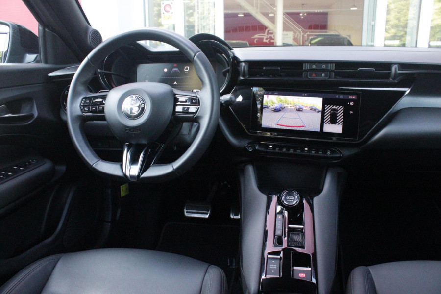 Alfa Romeo junior 1.2 Turbo 145PK Hybrid IBRIDA SPECIALE | TECHNO PACK: LEX MATRIX KOPLAMPEN/AUTOMATISCH DIMMENDE BINNENSPIEGEL/DRAADLOZE TELEFOONLADER/DODEHOEK DETECTIE/ELEKTRISCH BEDIENBARE ACHTERKLEP/KEYLESS ENTRY EN START/ADAPTIVE CRUISE CONTROL/ACHTERUITRIJ CAMERA | VOORRUIT VERWARMING | ELEKTRISCH BEDIENBARE BESTUURDERSSTOEL MET MASSAGE FUNCTIE | PARKEERSENSOREN VOOR + ACHTER | STOEL VERWARMING | CLIMATE CONTROL | DRAADLOZE APPLE CARPLAY/ANDROID AUTO | NAVIGATIE | 18" LICHTMETALEN VELGEN |