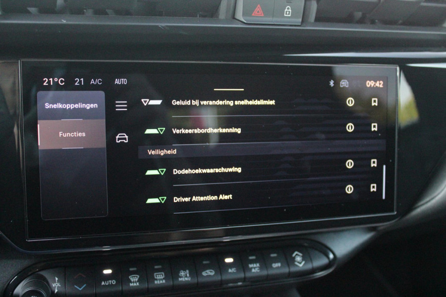 Alfa Romeo junior 1.2 Turbo 145PK Hybrid IBRIDA SPECIALE | TECHNO PACK: LEX MATRIX KOPLAMPEN/AUTOMATISCH DIMMENDE BINNENSPIEGEL/DRAADLOZE TELEFOONLADER/DODEHOEK DETECTIE/ELEKTRISCH BEDIENBARE ACHTERKLEP/KEYLESS ENTRY EN START/ADAPTIVE CRUISE CONTROL/ACHTERUITRIJ CAMERA | VOORRUIT VERWARMING | ELEKTRISCH BEDIENBARE BESTUURDERSSTOEL MET MASSAGE FUNCTIE | PARKEERSENSOREN VOOR + ACHTER | STOEL VERWARMING | CLIMATE CONTROL | DRAADLOZE APPLE CARPLAY/ANDROID AUTO | NAVIGATIE | 18" LICHTMETALEN VELGEN |