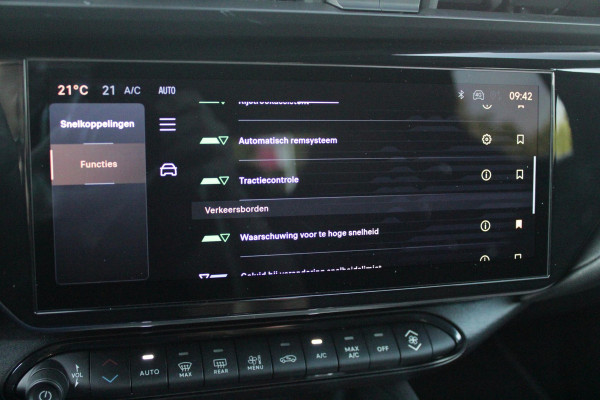 Alfa Romeo junior 1.2 Turbo 145PK Hybrid IBRIDA SPECIALE | TECHNO PACK: LEX MATRIX KOPLAMPEN/AUTOMATISCH DIMMENDE BINNENSPIEGEL/DRAADLOZE TELEFOONLADER/DODEHOEK DETECTIE/ELEKTRISCH BEDIENBARE ACHTERKLEP/KEYLESS ENTRY EN START/ADAPTIVE CRUISE CONTROL/ACHTERUITRIJ CAMERA | VOORRUIT VERWARMING | ELEKTRISCH BEDIENBARE BESTUURDERSSTOEL MET MASSAGE FUNCTIE | PARKEERSENSOREN VOOR + ACHTER | STOEL VERWARMING | CLIMATE CONTROL | DRAADLOZE APPLE CARPLAY/ANDROID AUTO | NAVIGATIE | 18" LICHTMETALEN VELGEN |