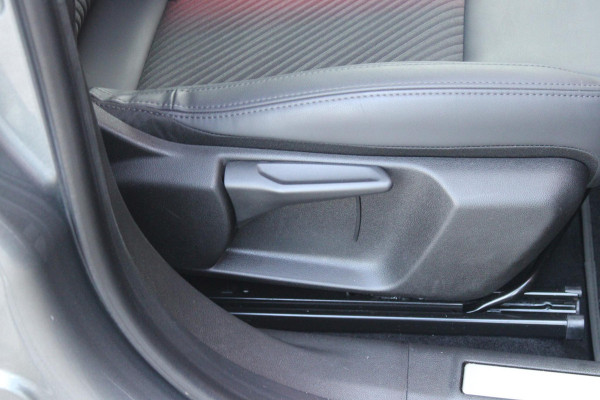 Alfa Romeo junior 1.2 Turbo 145PK Hybrid IBRIDA SPECIALE | TECHNO PACK: LEX MATRIX KOPLAMPEN/AUTOMATISCH DIMMENDE BINNENSPIEGEL/DRAADLOZE TELEFOONLADER/DODEHOEK DETECTIE/ELEKTRISCH BEDIENBARE ACHTERKLEP/KEYLESS ENTRY EN START/ADAPTIVE CRUISE CONTROL/ACHTERUITRIJ CAMERA | VOORRUIT VERWARMING | ELEKTRISCH BEDIENBARE BESTUURDERSSTOEL MET MASSAGE FUNCTIE | PARKEERSENSOREN VOOR + ACHTER | STOEL VERWARMING | CLIMATE CONTROL | DRAADLOZE APPLE CARPLAY/ANDROID AUTO | NAVIGATIE | 18" LICHTMETALEN VELGEN |