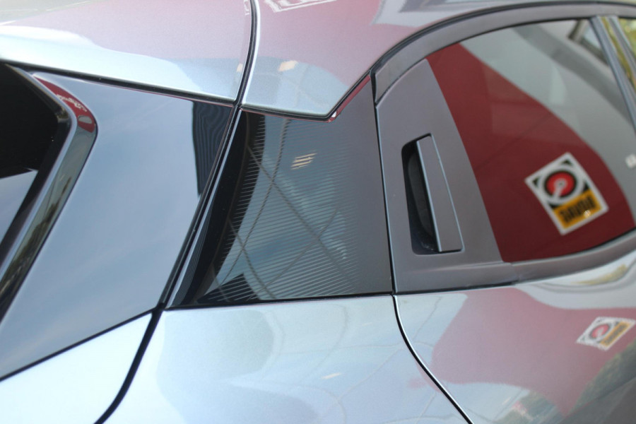 Alfa Romeo junior 1.2 Turbo 145PK Hybrid IBRIDA SPECIALE | TECHNO PACK: LEX MATRIX KOPLAMPEN/AUTOMATISCH DIMMENDE BINNENSPIEGEL/DRAADLOZE TELEFOONLADER/DODEHOEK DETECTIE/ELEKTRISCH BEDIENBARE ACHTERKLEP/KEYLESS ENTRY EN START/ADAPTIVE CRUISE CONTROL/ACHTERUITRIJ CAMERA | VOORRUIT VERWARMING | ELEKTRISCH BEDIENBARE BESTUURDERSSTOEL MET MASSAGE FUNCTIE | PARKEERSENSOREN VOOR + ACHTER | STOEL VERWARMING | CLIMATE CONTROL | DRAADLOZE APPLE CARPLAY/ANDROID AUTO | NAVIGATIE | 18" LICHTMETALEN VELGEN |