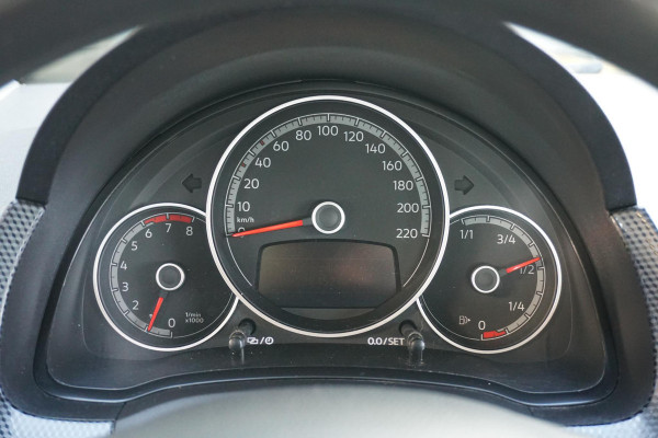 Volkswagen up! 1.0 BMT move up! 5-DRS + AIRCO / DAB / BLUETOOTH
