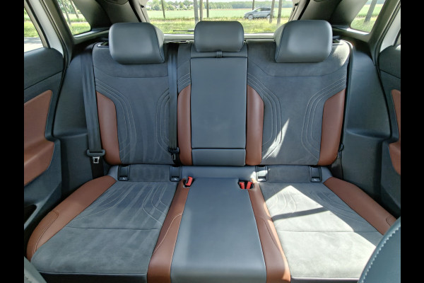 Volkswagen ID.4 First Max 77 kWh / Trekhaak / Warmtepomp / Panodak / 21" LM / Carplay / HU display