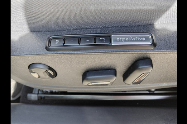 Volkswagen ID.4 First Max 77 kWh / Trekhaak / Warmtepomp / Panodak / 21" LM / Carplay / HU display