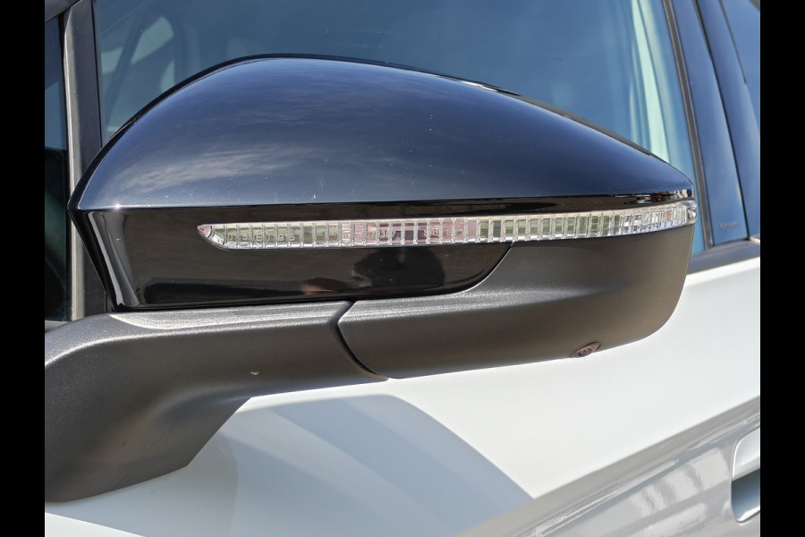 Volkswagen ID.4 First Max 77 kWh / Trekhaak / Warmtepomp / Panodak / 21" LM / Carplay / HU display