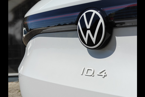 Volkswagen ID.4 First Max 77 kWh / Trekhaak / Warmtepomp / Panodak / 21" LM / Carplay / HU display