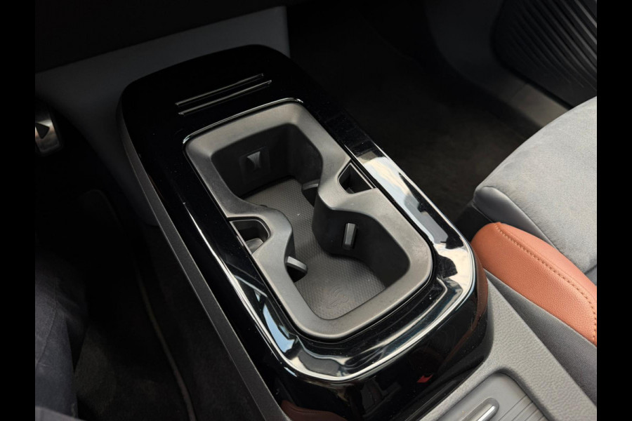 Volkswagen ID.4 First Max 77 kWh / Trekhaak / Warmtepomp / Panodak / 21" LM / Carplay / HU display