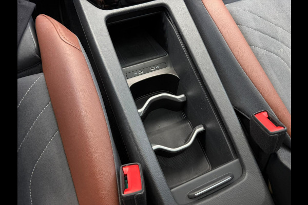 Volkswagen ID.4 First Max 77 kWh / Trekhaak / Warmtepomp / Panodak / 21" LM / Carplay / HU display