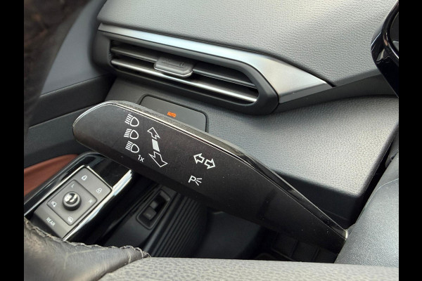 Volkswagen ID.4 First Max 77 kWh / Trekhaak / Warmtepomp / Panodak / 21" LM / Carplay / HU display