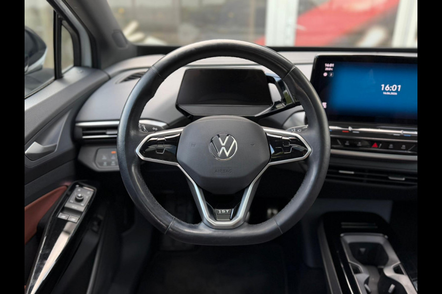 Volkswagen ID.4 First Max 77 kWh / Trekhaak / Warmtepomp / Panodak / 21" LM / Carplay / HU display
