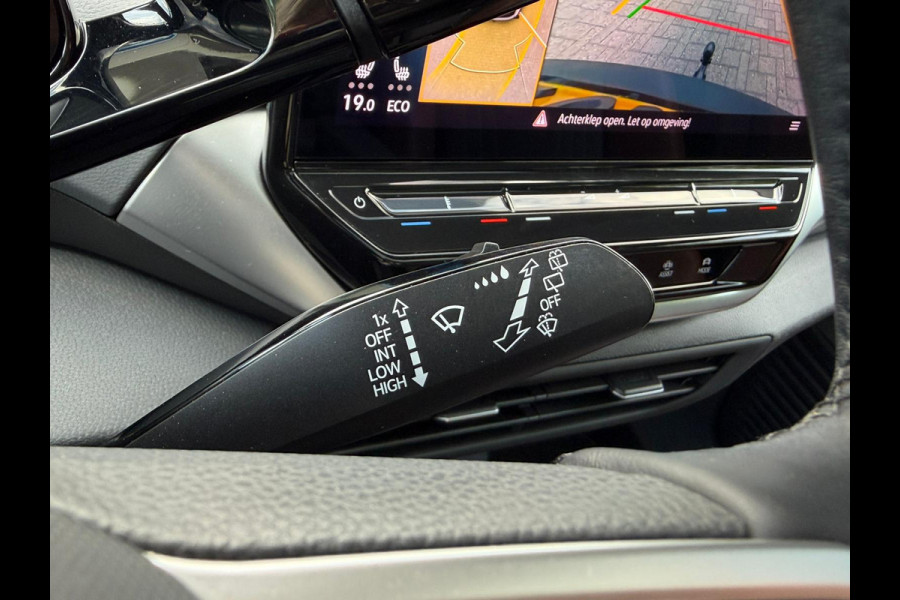 Volkswagen ID.4 First Max 77 kWh / Trekhaak / Warmtepomp / Panodak / 21" LM / Carplay / HU display