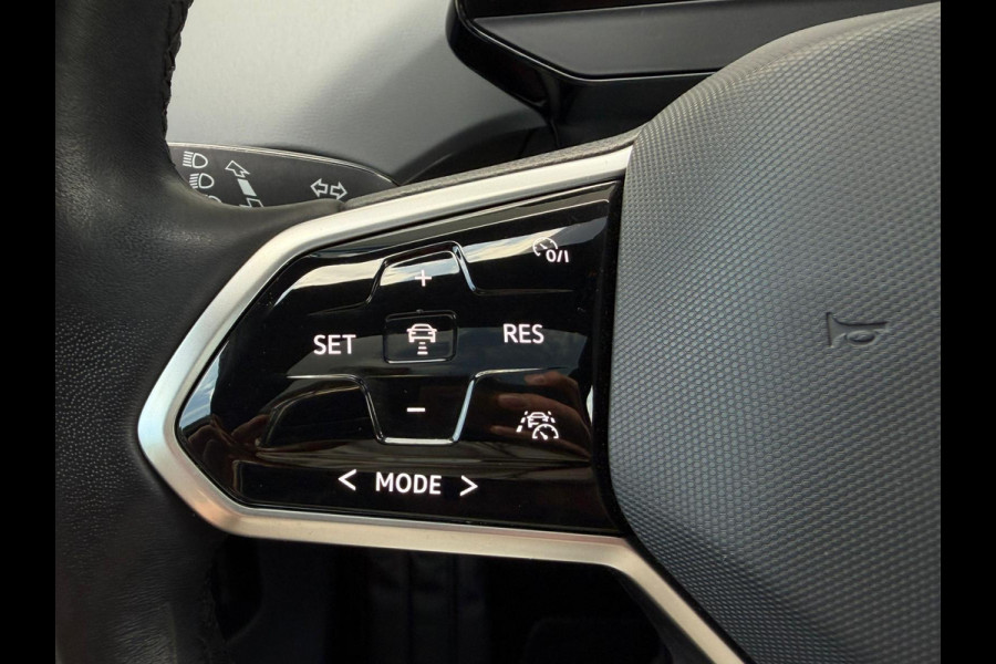 Volkswagen ID.4 First Max 77 kWh / Trekhaak / Warmtepomp / Panodak / 21" LM / Carplay / HU display