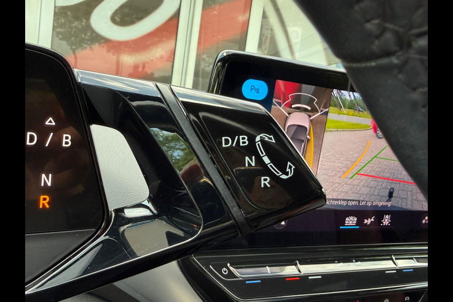 Volkswagen ID.4 First Max 77 kWh / Trekhaak / Warmtepomp / Panodak / 21" LM / Carplay / HU display