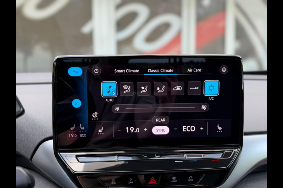 Volkswagen ID.4 First Max 77 kWh / Trekhaak / Warmtepomp / Panodak / 21" LM / Carplay / HU display