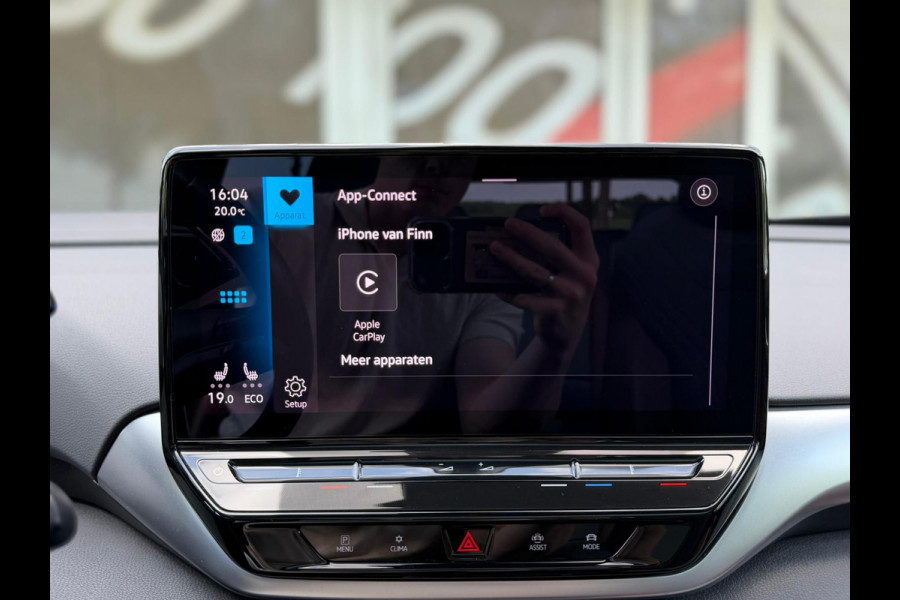 Volkswagen ID.4 First Max 77 kWh / Trekhaak / Warmtepomp / Panodak / 21" LM / Carplay / HU display