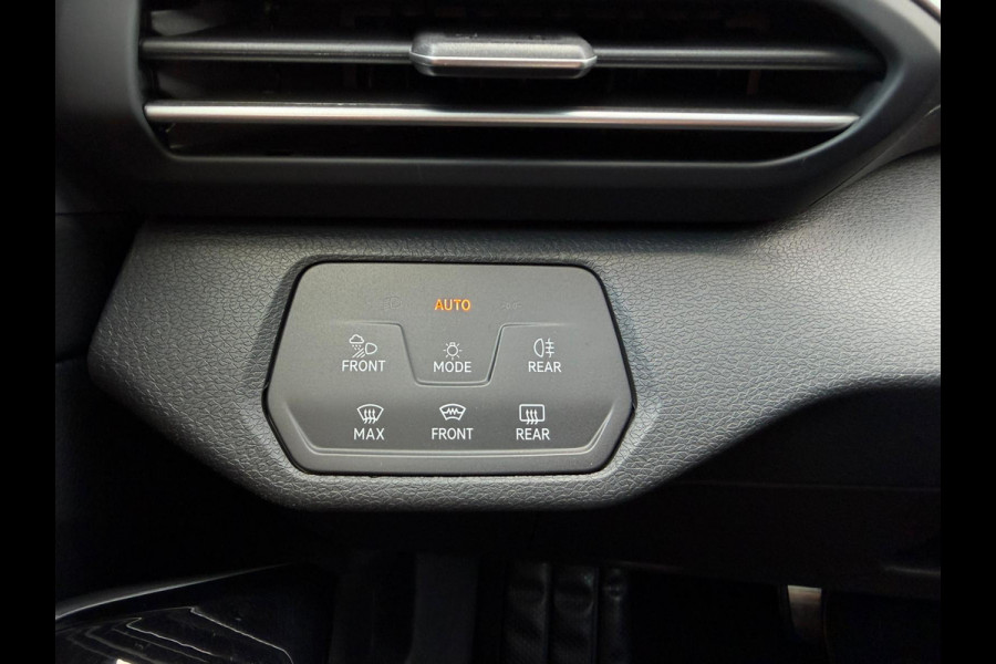 Volkswagen ID.4 First Max 77 kWh / Trekhaak / Warmtepomp / Panodak / 21" LM / Carplay / HU display